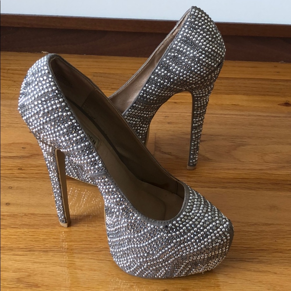 Steve Madden Dyvinal Pumps
